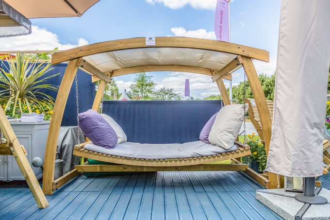 Serena Swinging Day Bed